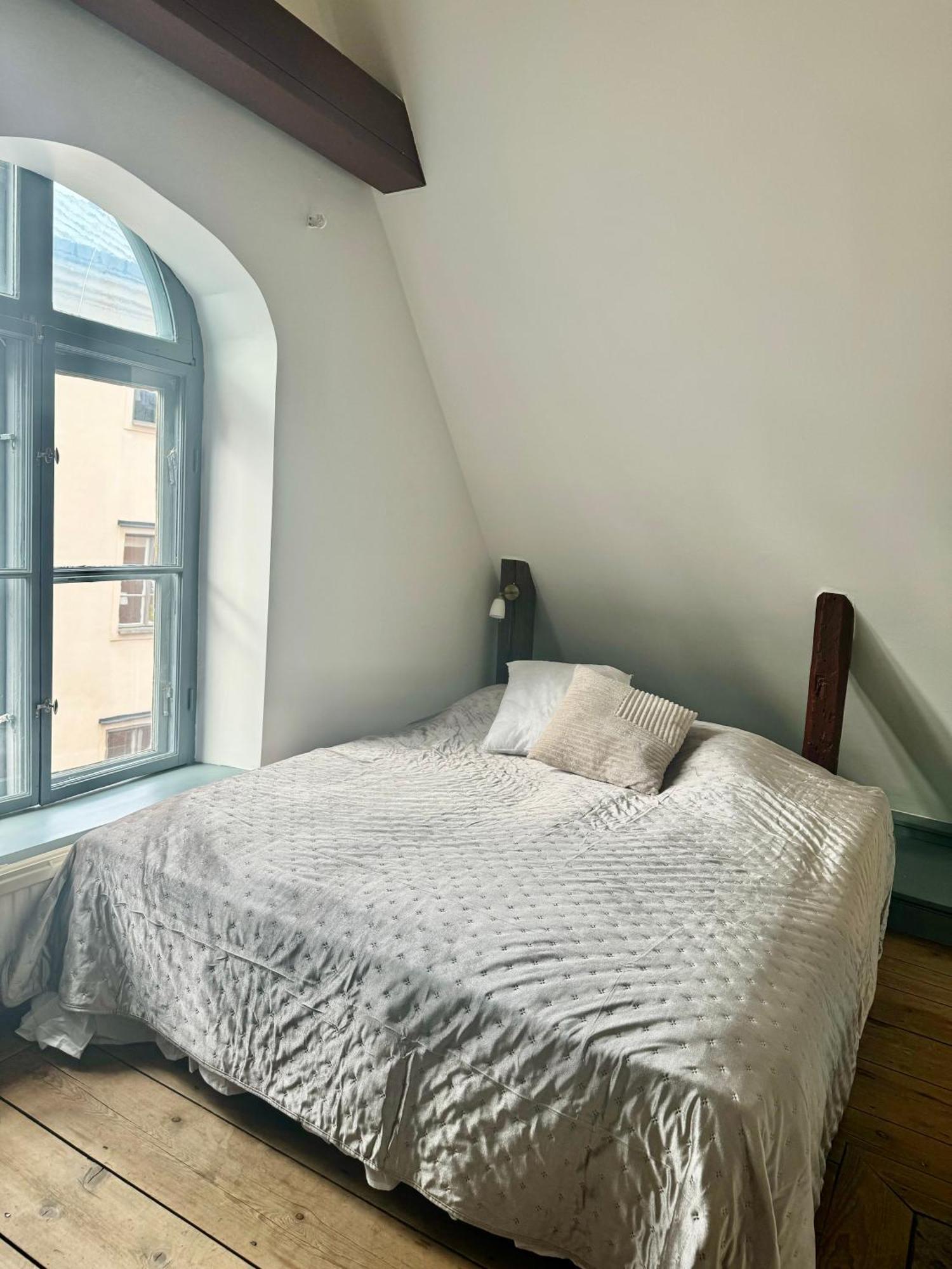 Appartement Historisk Takvaning I Gamla Stan Stockholm